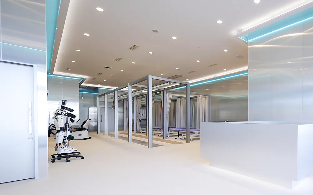 九州再生医療センター内に設けられたリハビリセンターの写真。1枚目とは別の角度から撮影されたもの