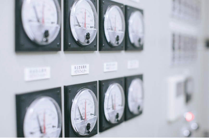 クリーンルームの差圧・温度・湿度を管理する制御盤